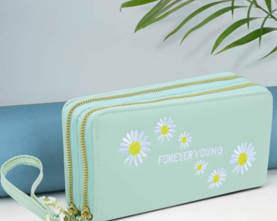 Elegant RFID-Protected Black Wallet for Women – Artificial Leather with 8 Slots